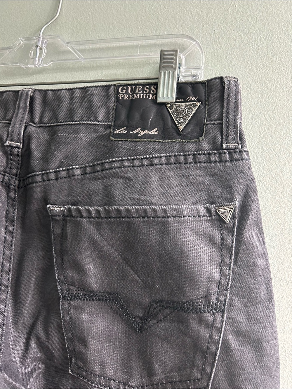 Guess men’s Lincoln slim straight leg coated jeans 32X29
